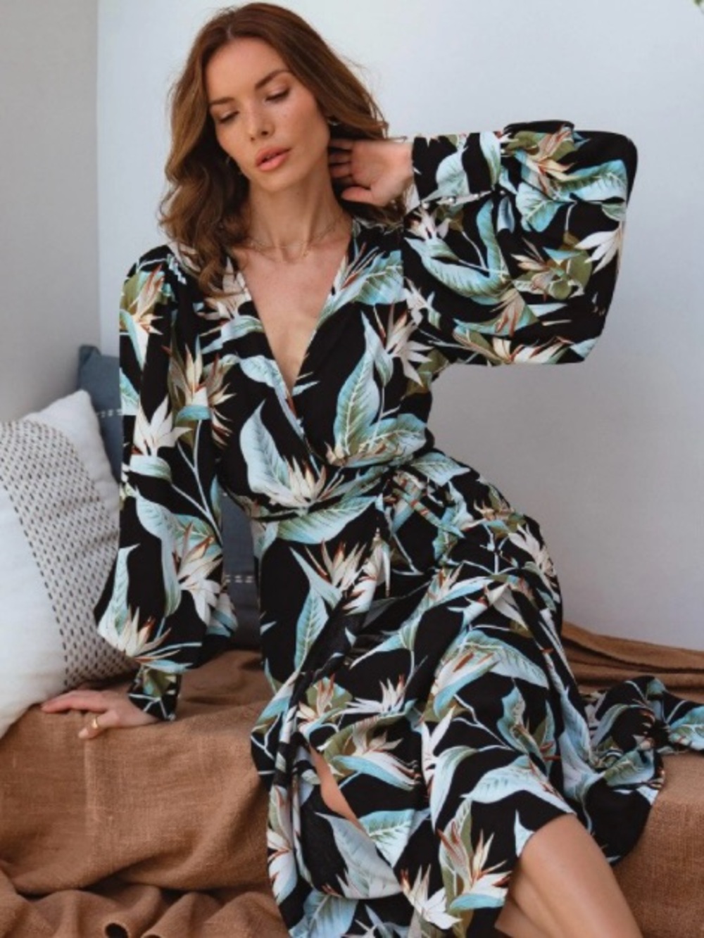 NWT Bali ELF Isabella Long Sleeve Wrap Dress with Pearl Button Cuffs Size S